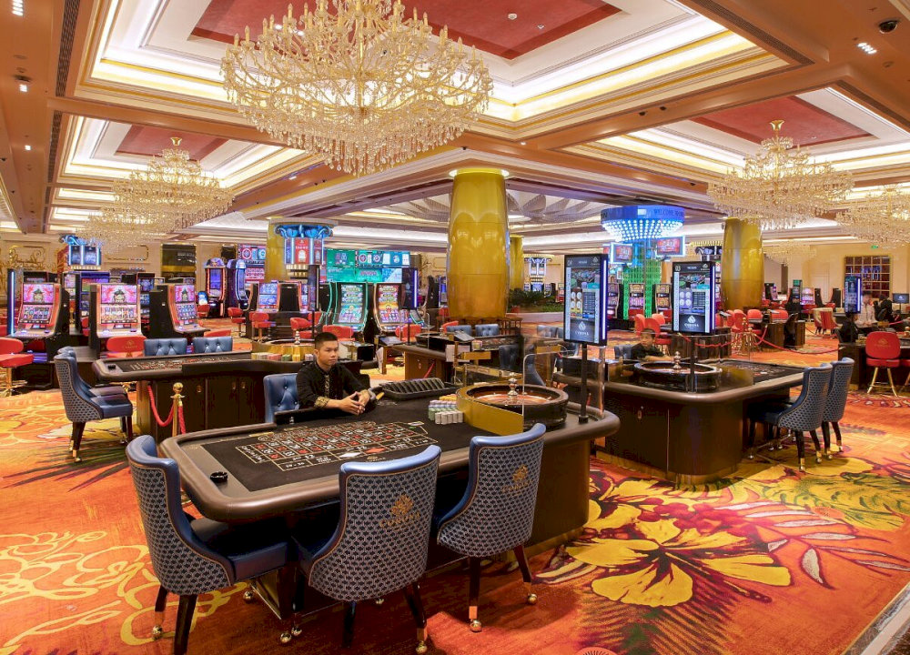 This is a perfect spot to combine entertainment and a great meal during your night out in Phu Quoc